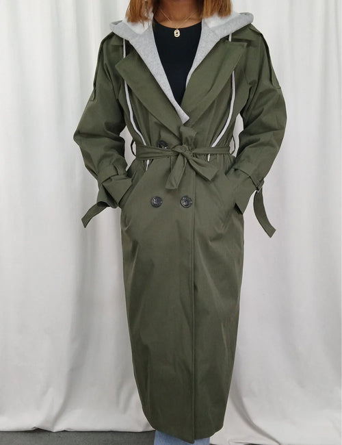 TRENCH LONG À CAPUCHE CEINTURÉ AVEC DÉTAILS LACÉS SUR LES MANCHES