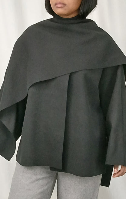 MANTEAU COURT NOIR AVEC ECHARPE