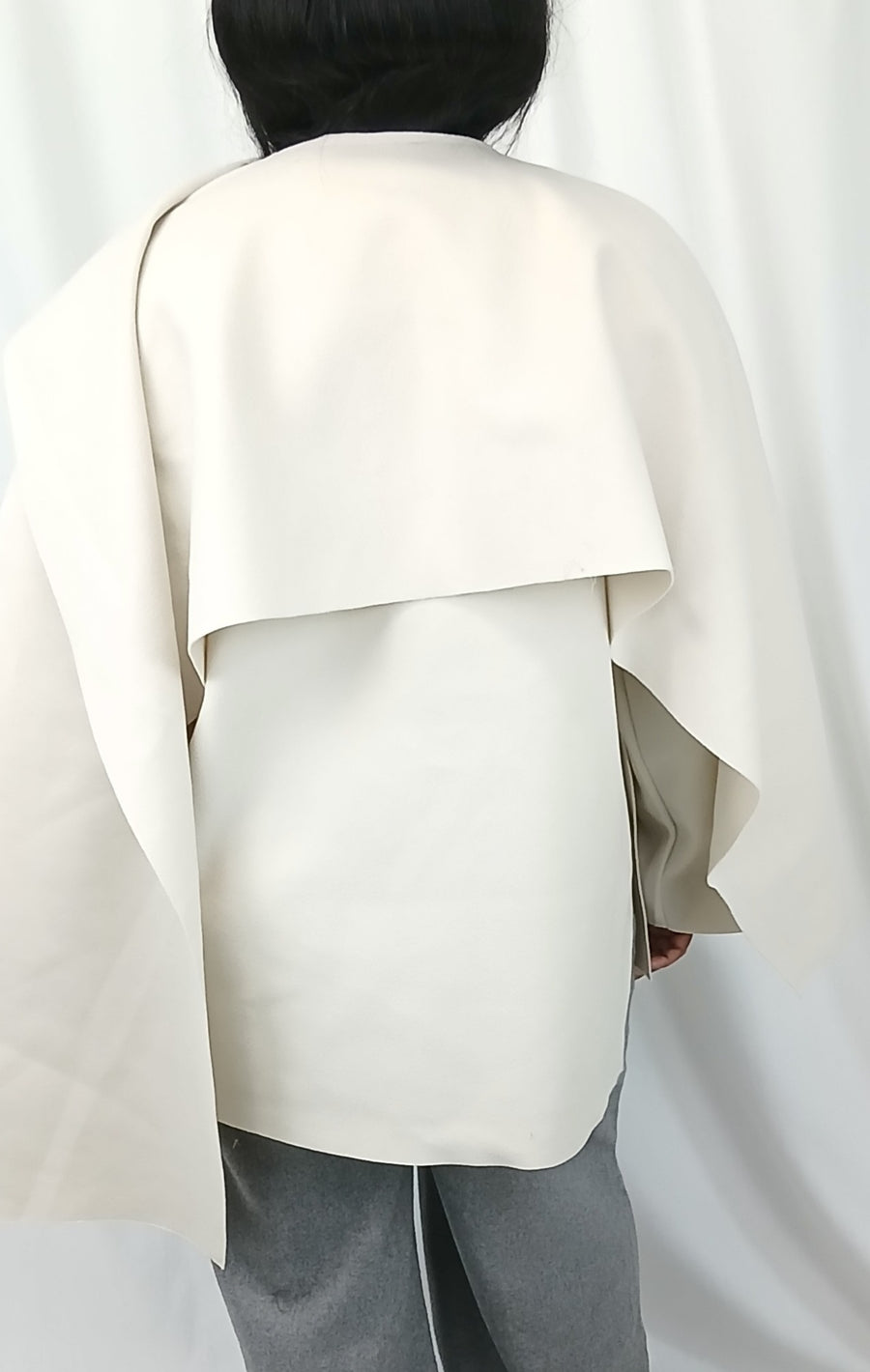 MANTEAU COURT BLANC  AVEC ECHARPE